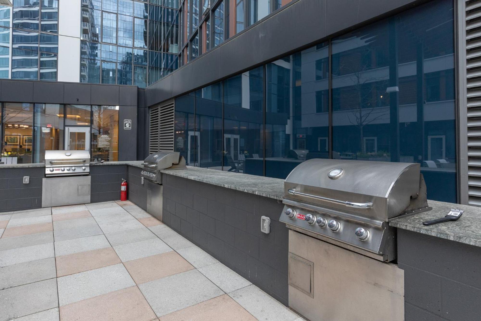 Luxury Downtown Seaport Apartment